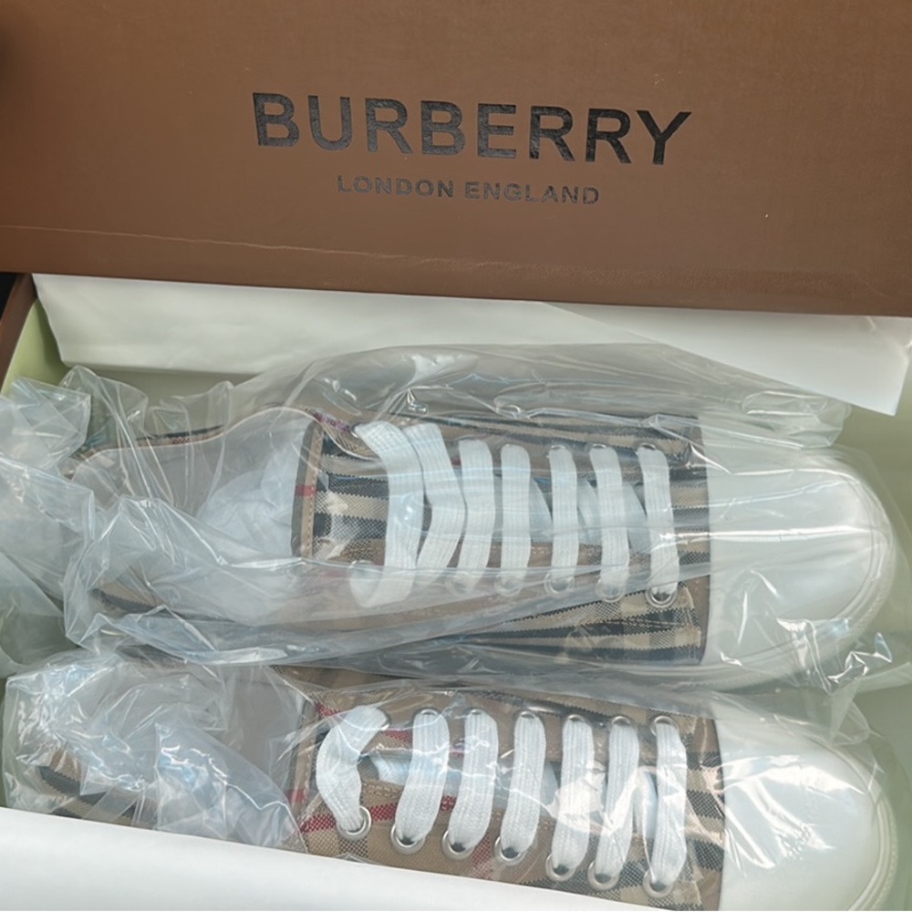 COPY - Unisex Burberry shoes *SERIOUS INQUIRIES ONLY* no scammers allowed.